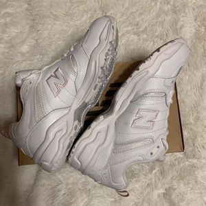 NIB leather new balance size 9 med.